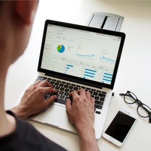 Intelligenza Artificiale: impatti, sostenibilità e strumenti per l'efficienza nel lavoro d'ufficio